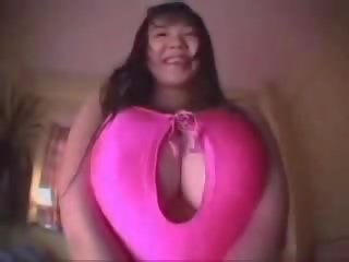 Gros seins oriental asiatique fille tentation