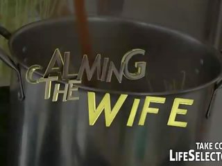 Dzīve selector: amatieri sieva izpaužas fucked līdz a loceklis un a gurķis.