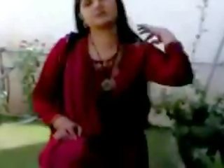 Het sexig indisk aunty vara i en porr kön video- - är