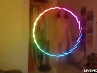 オタク 赤毛 ベイブ lana twirls a luminous hula-hoop と ファック 彼女の プッシー