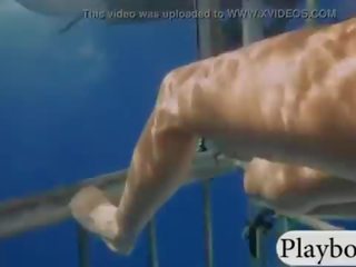 Sexy hotties swam s shark v the klietka a snowboarding