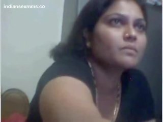 Desi aunty hubo't hubad sa webcam pagpapakita kanya malaki suso & puke mms